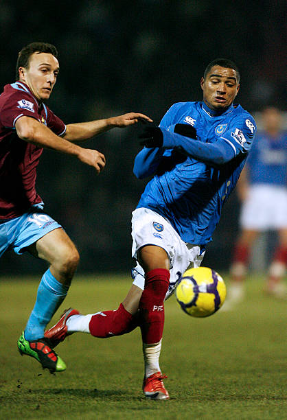 凭借有效的 凭借有效的